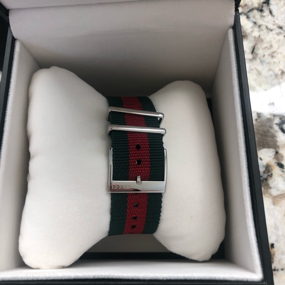 45mm Men’s Classic Gucci Dive Watch - Picture 4 of 7